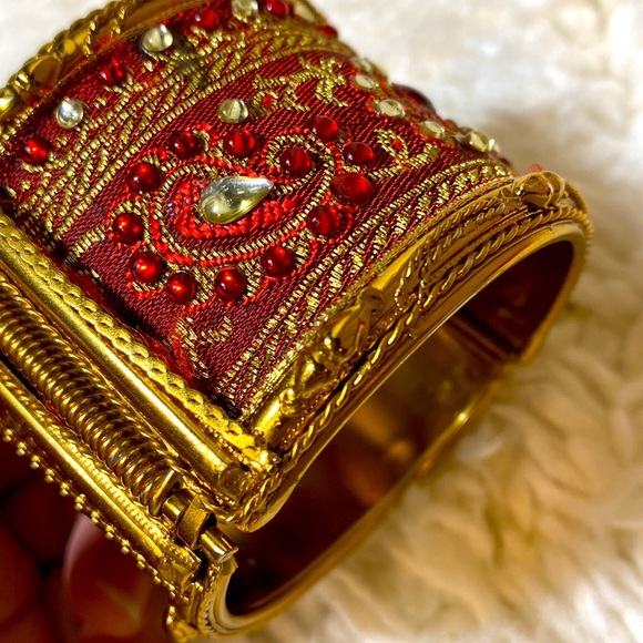 RUBY RED & GOLD TONE CUFF BRACELET HINGE RHINESTONES EUC - Picture 4 of 10